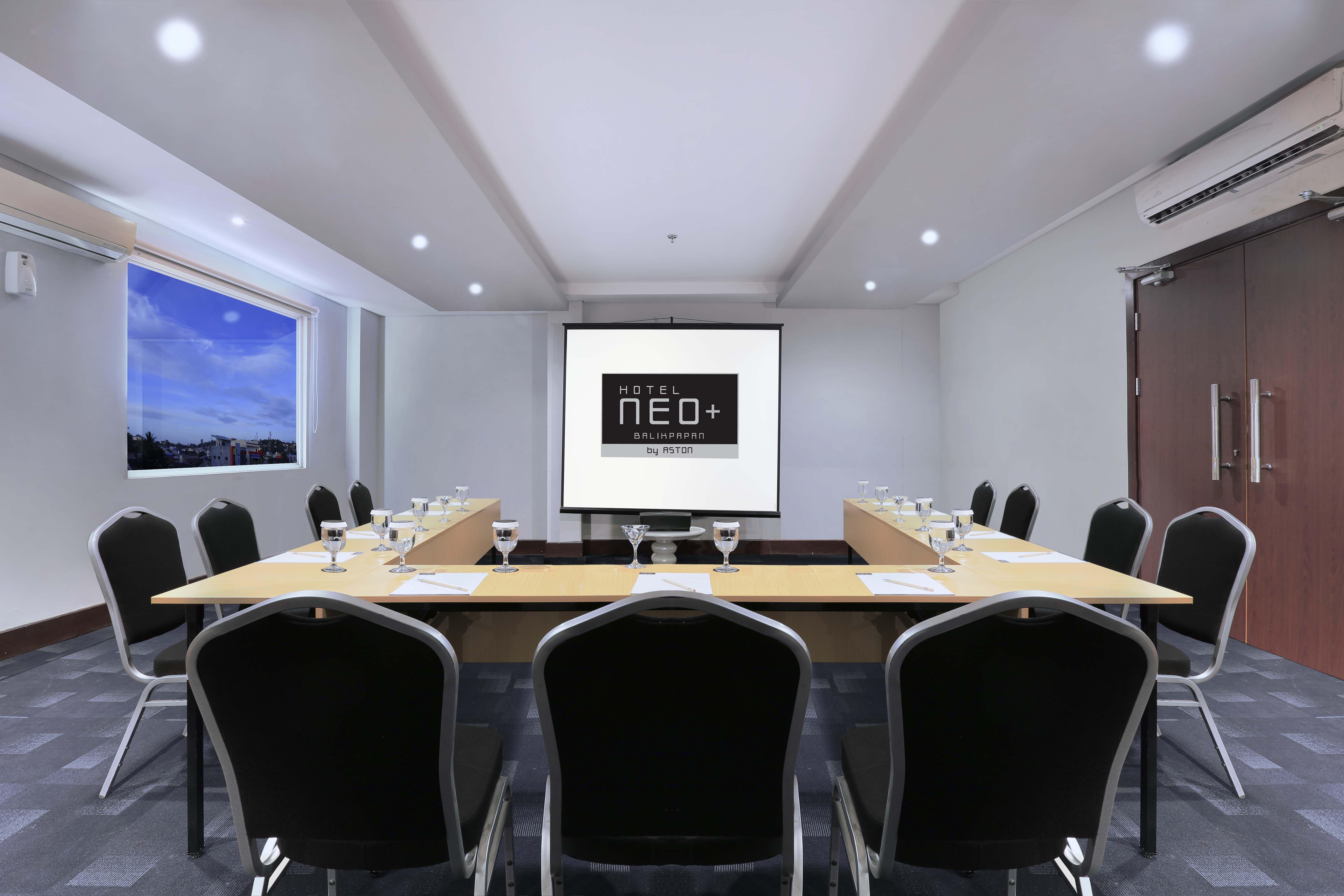 Hotel Neo+ Balikpapan By Aston Extérieur photo