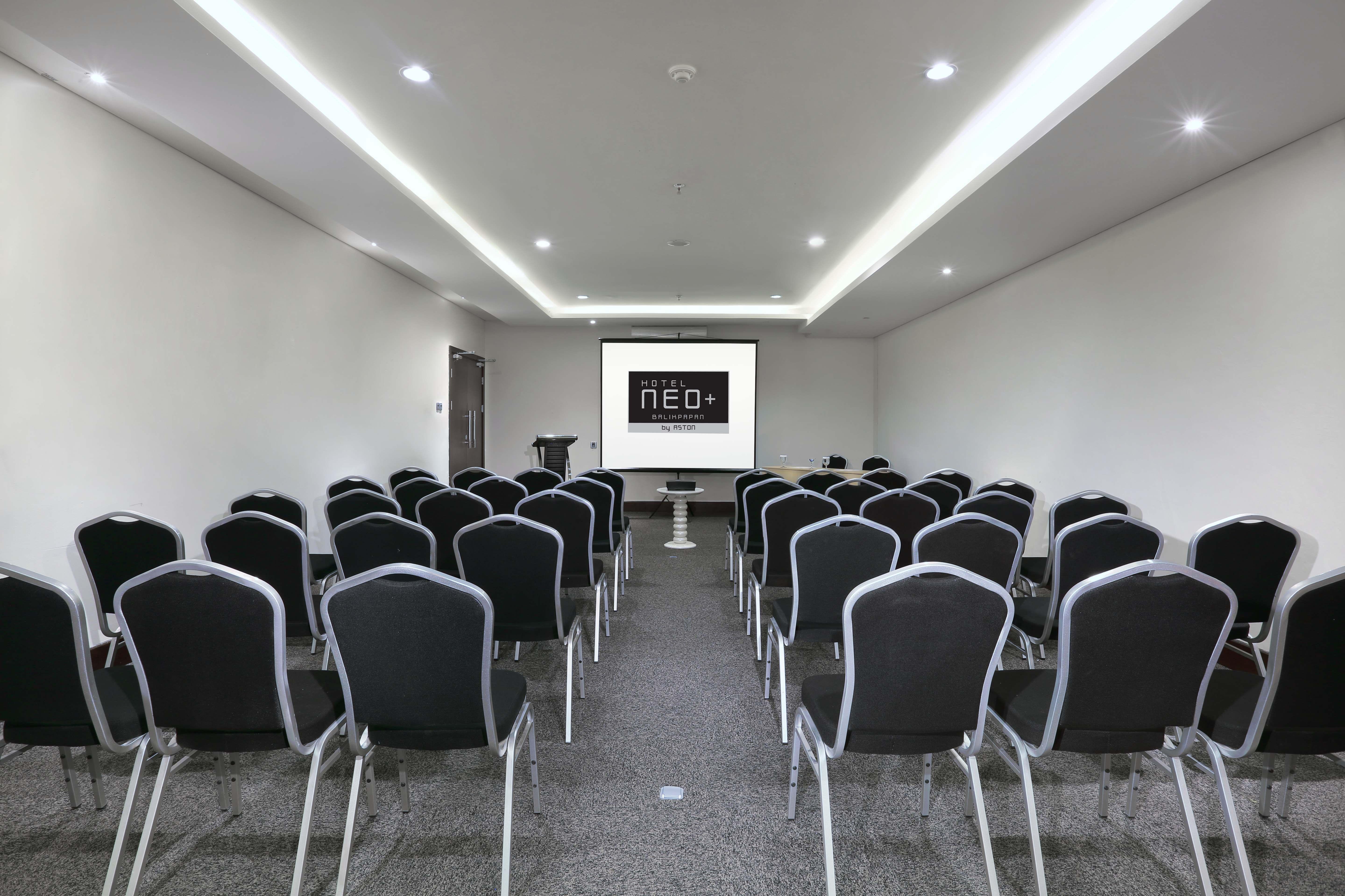 Hotel Neo+ Balikpapan By Aston Extérieur photo