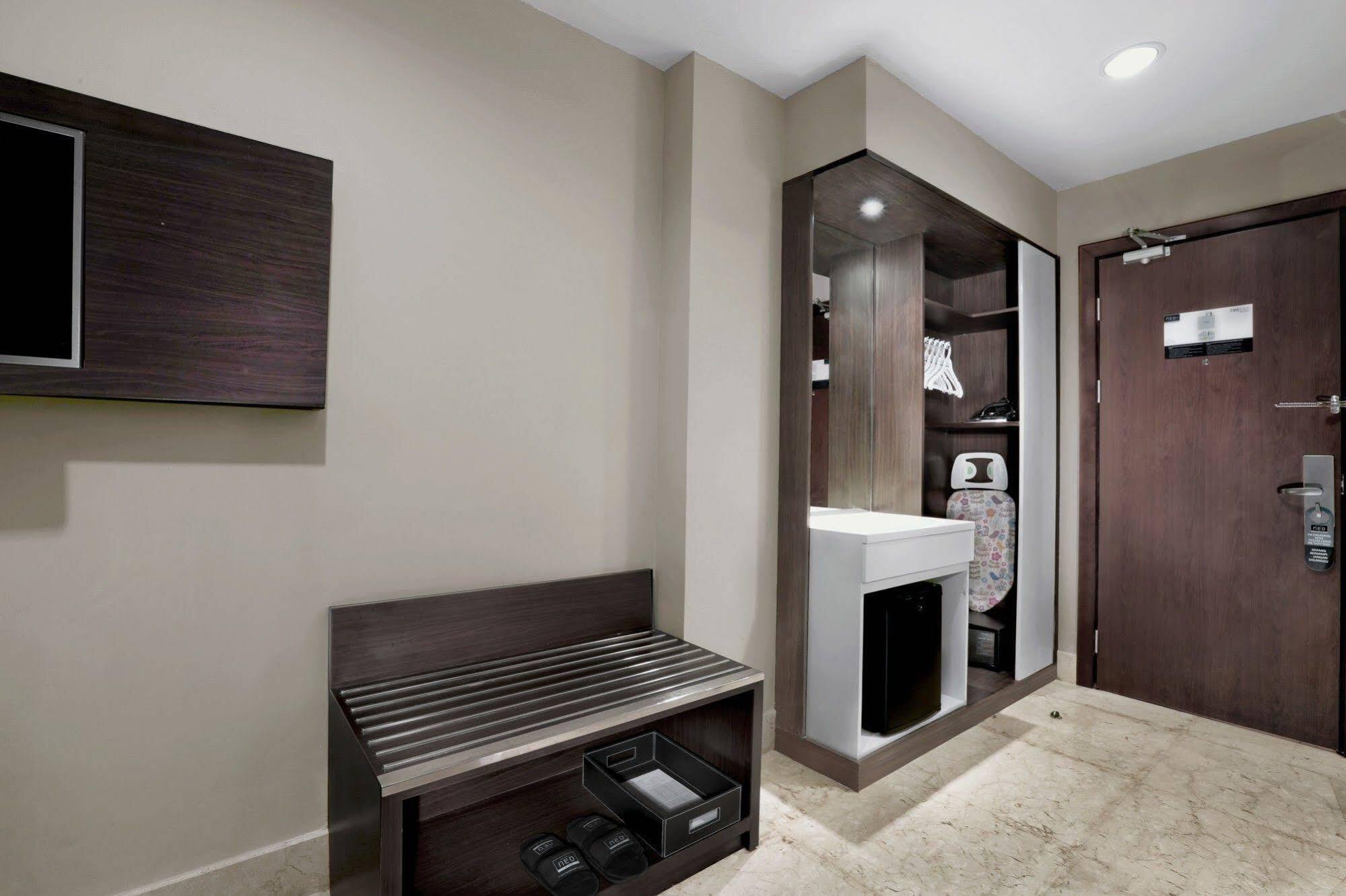 Hotel Neo+ Balikpapan By Aston Extérieur photo