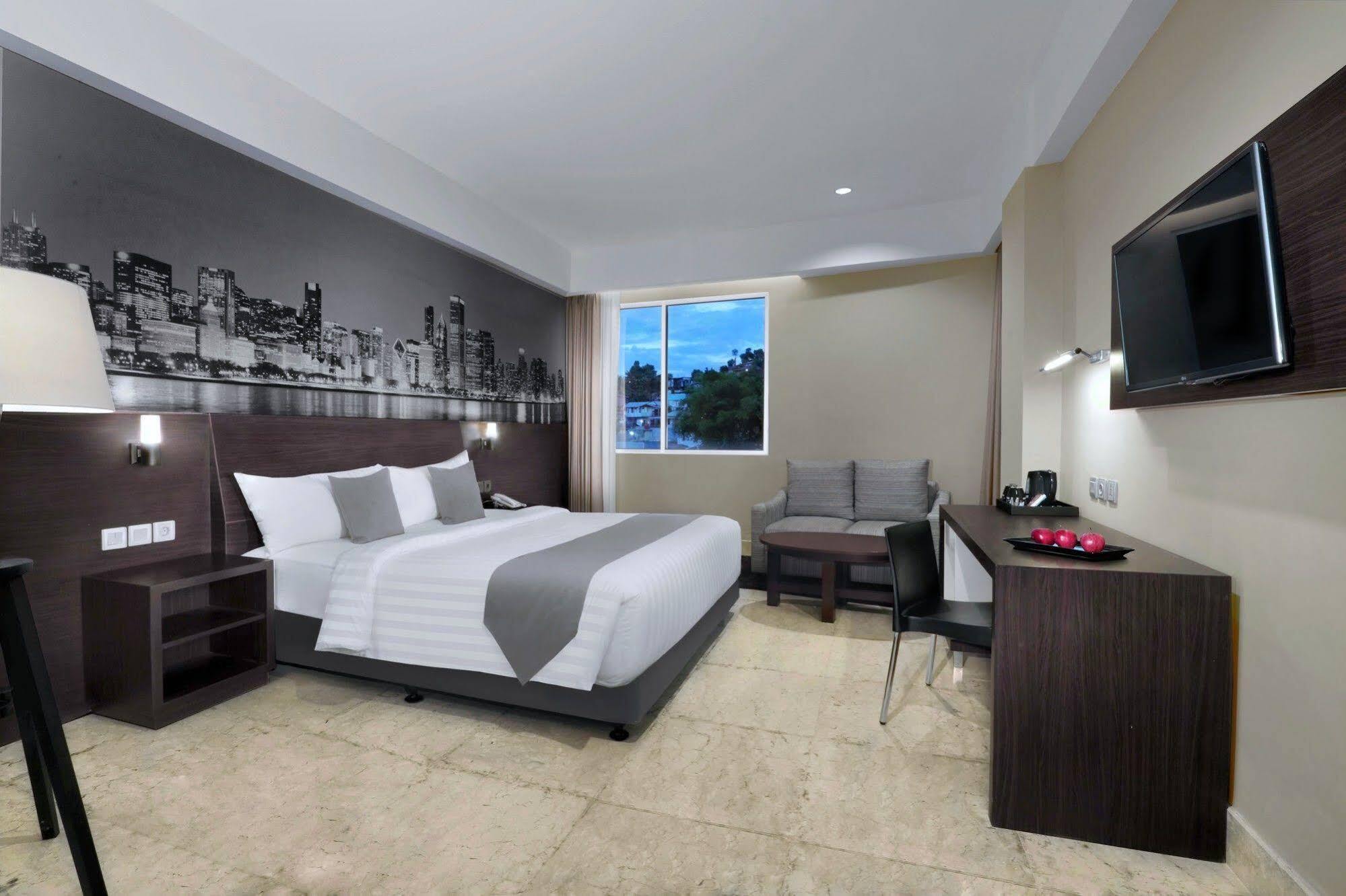 Hotel Neo+ Balikpapan By Aston Extérieur photo