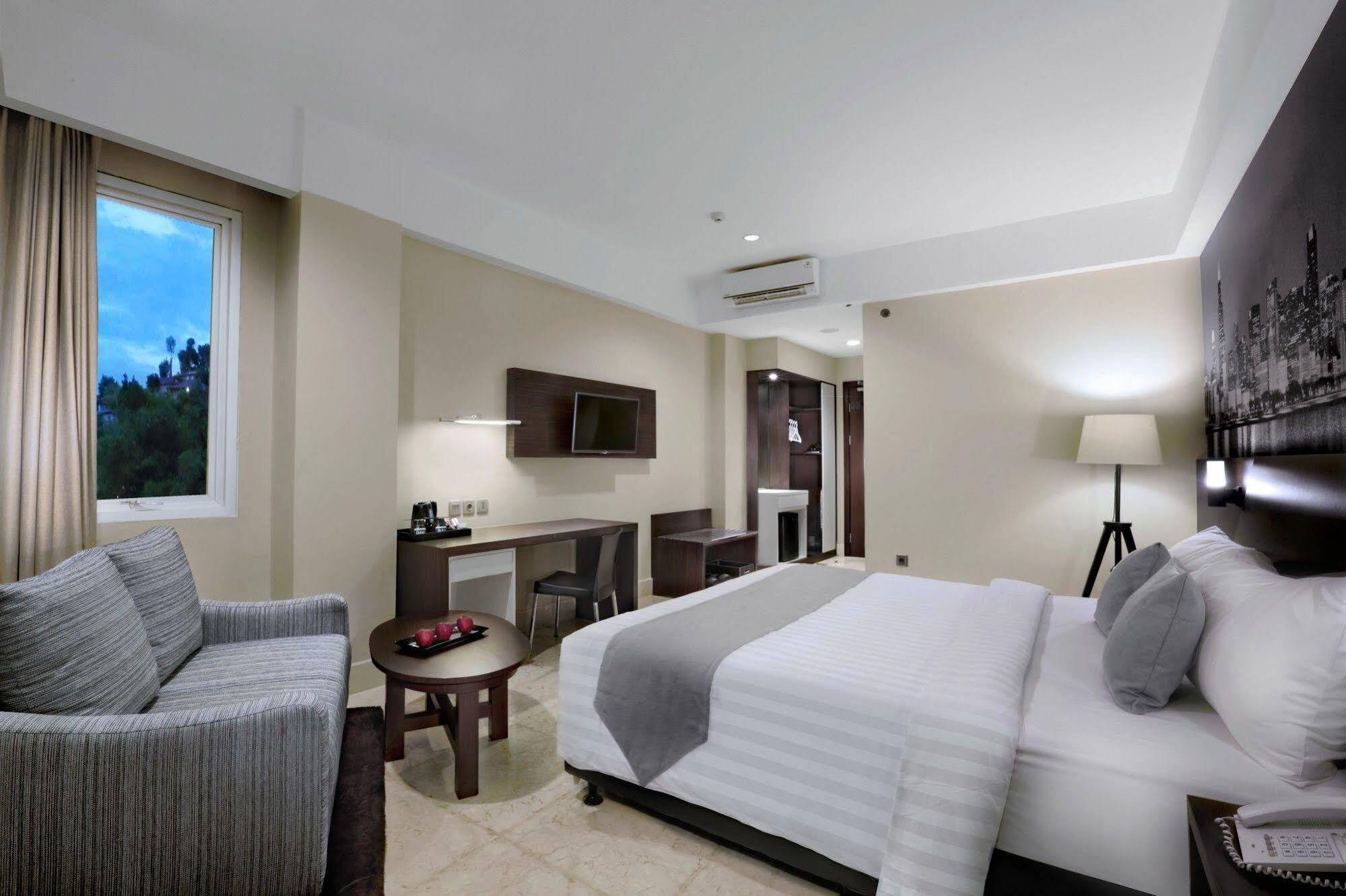 Hotel Neo+ Balikpapan By Aston Extérieur photo